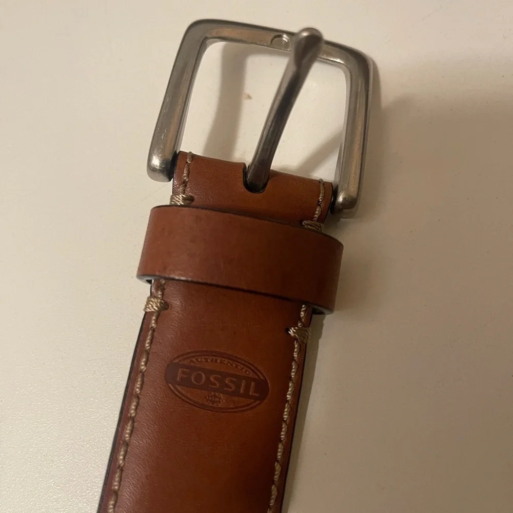 Fossil large-size leather belt in great new condition